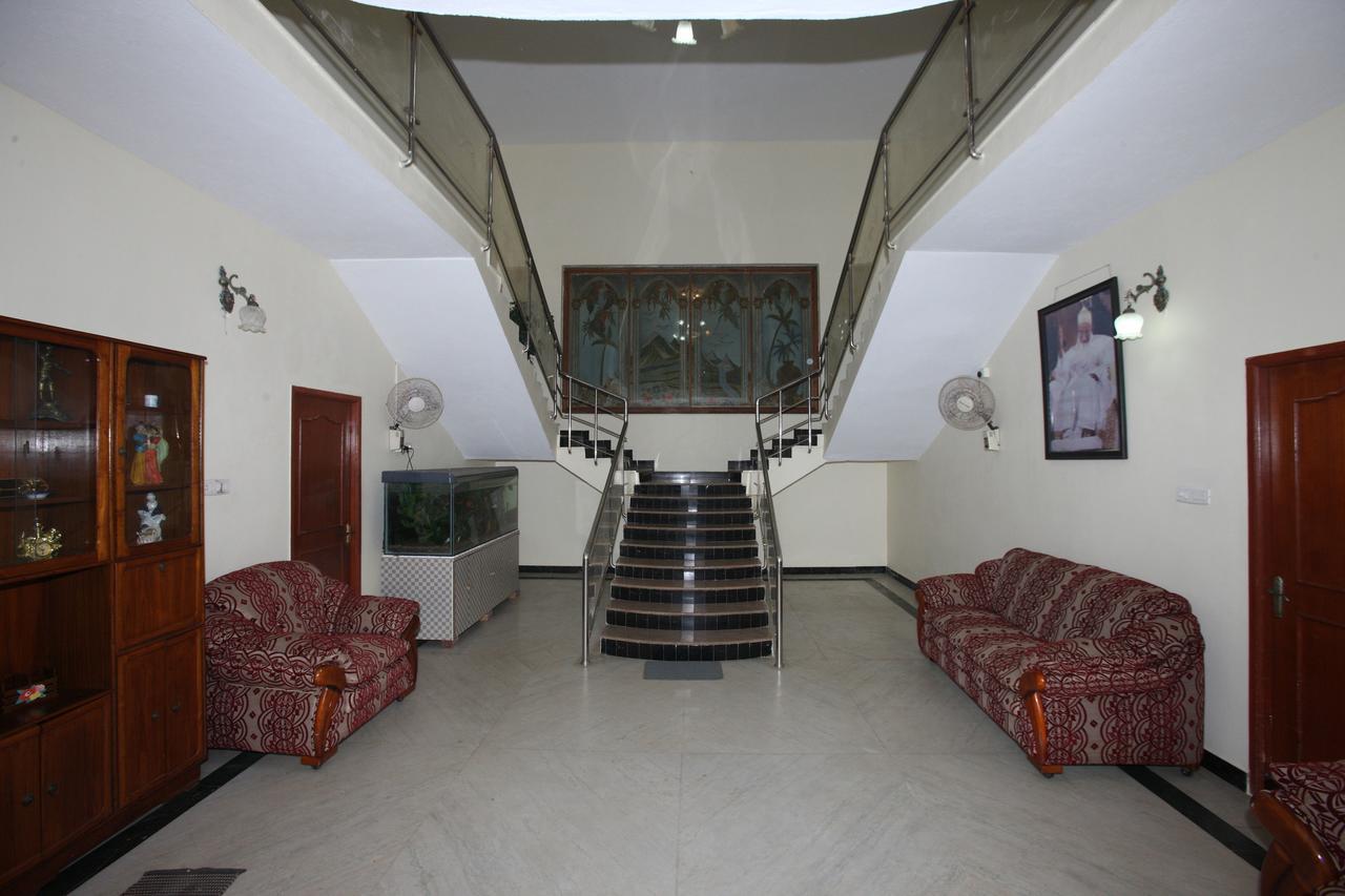 OYO 935 Hotel Palkhee Mumbai  Buitenkant foto
